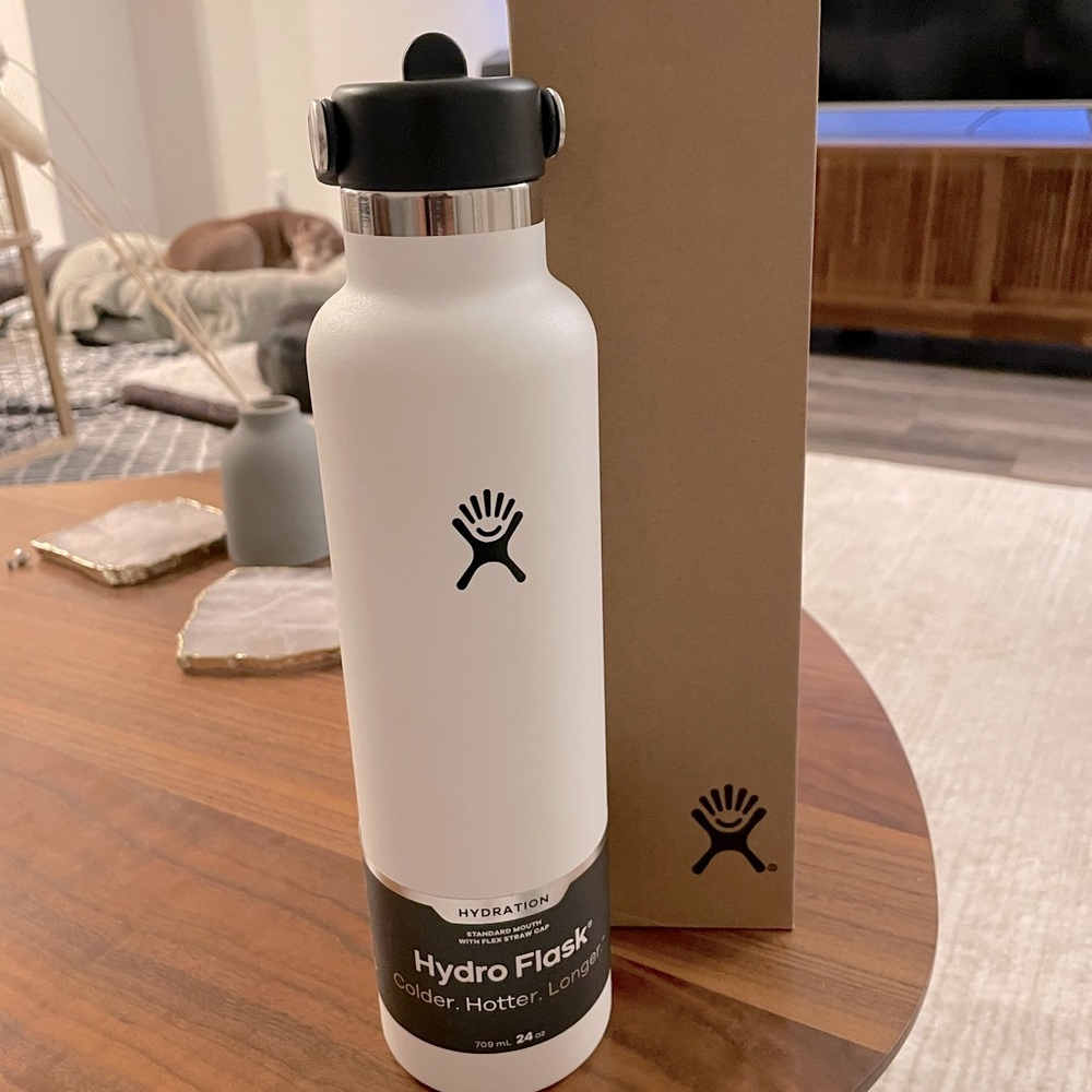 White Hydroflash with straw